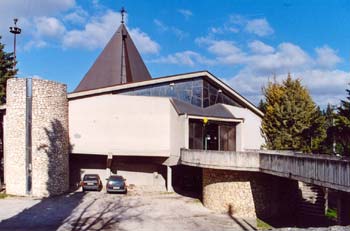 Borgo Trevi, Chiesa parrocchiale