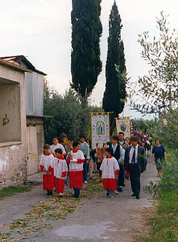 Trevi, Bovara. Processione del SS.mo Crocefisso. 1990