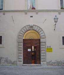 Palazzo Lucarini, Ingresso di Flash Art Museum (C.R.Petrini 2003)
