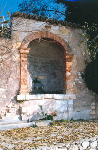 Trevi, loc. S. Arcangelo. Antica fontana