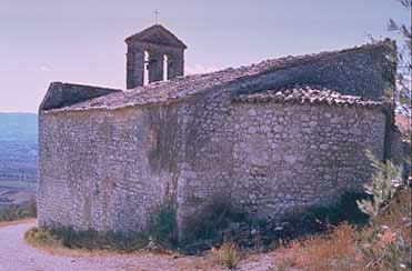 Trevi, Italy. Lapigge, Chiesa di S. Bernardino, abside e parete sud.
