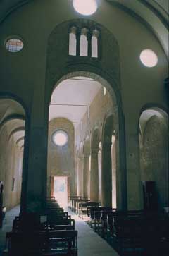 Trevi, Italy. Bovara, chiesa di S. Pietro, interno.