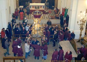 Trevi, chiesa diS. Emiliano - Uscita derlla processione (2006)