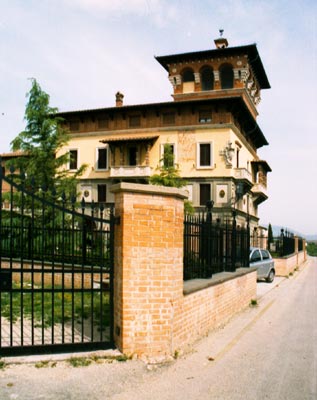 Bovara di Trevi, loc. Faustana. Villa Bonaca