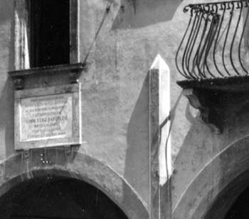 Trevi - Lapide di Luigi Bartolini
