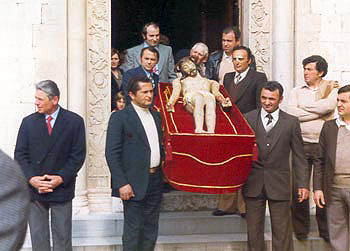 Trevi, Bovara. Processione del SS.mo Crocefisso. Foto Giuliani, 1980