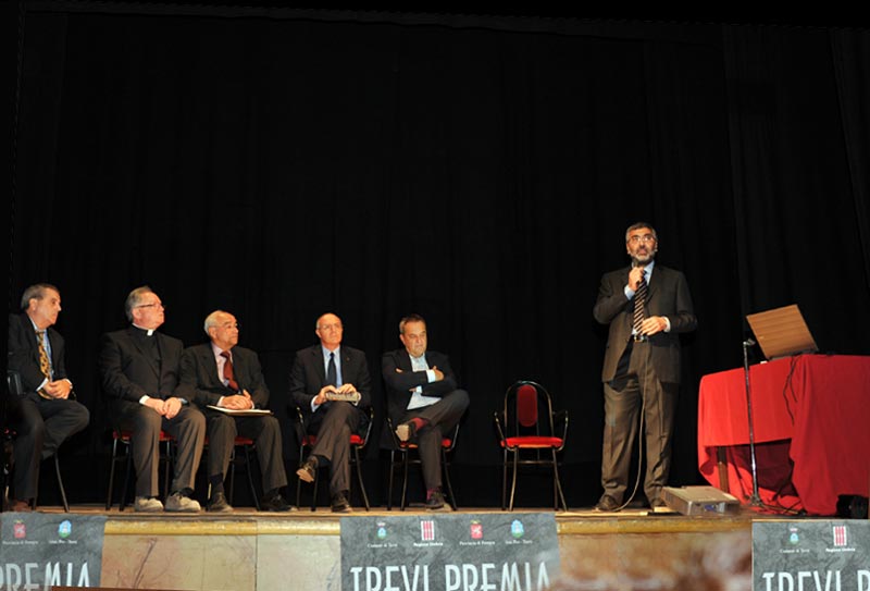 Trevi Premia il prof. Claudio Santoni  - Foto