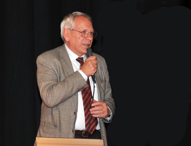 Trevi Premia il prof. Claudio Santoni - Foto
