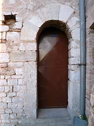 Trevi - Chiesa di S. Sabino in Parrano - Porta laterale