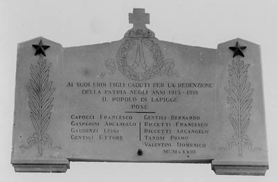 Trevi - Pigge - Lapide dei caduti in Guerra (foto anni '30?)