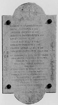 Trevi - S.Maria in Valle - Lapide dei caduti nella gguerra 1915-18 (foto anni '30?)