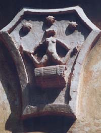 Trevi, Villa Fabbri - Stemma Carrara