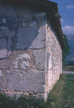 Trevi, Italy. S. Lorenzo, chiesa di S. Apollinare, reimpiego di reperti romani.