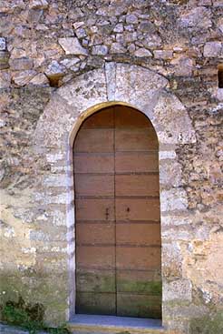 Trevi, Italy. Lapigge, voc. Chiesatonda. Chiesa di S. Maria del Ponte. Antica porta ricostruita.