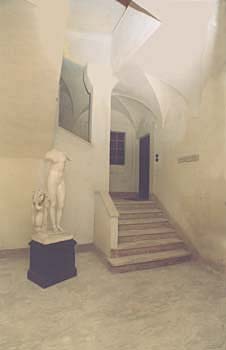 Trevi, casa Luzi, ingresso