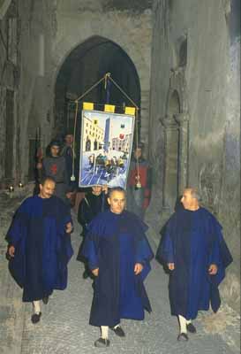 Trevi, palio dei Terzieri- Sfilata per le vie del centro storico